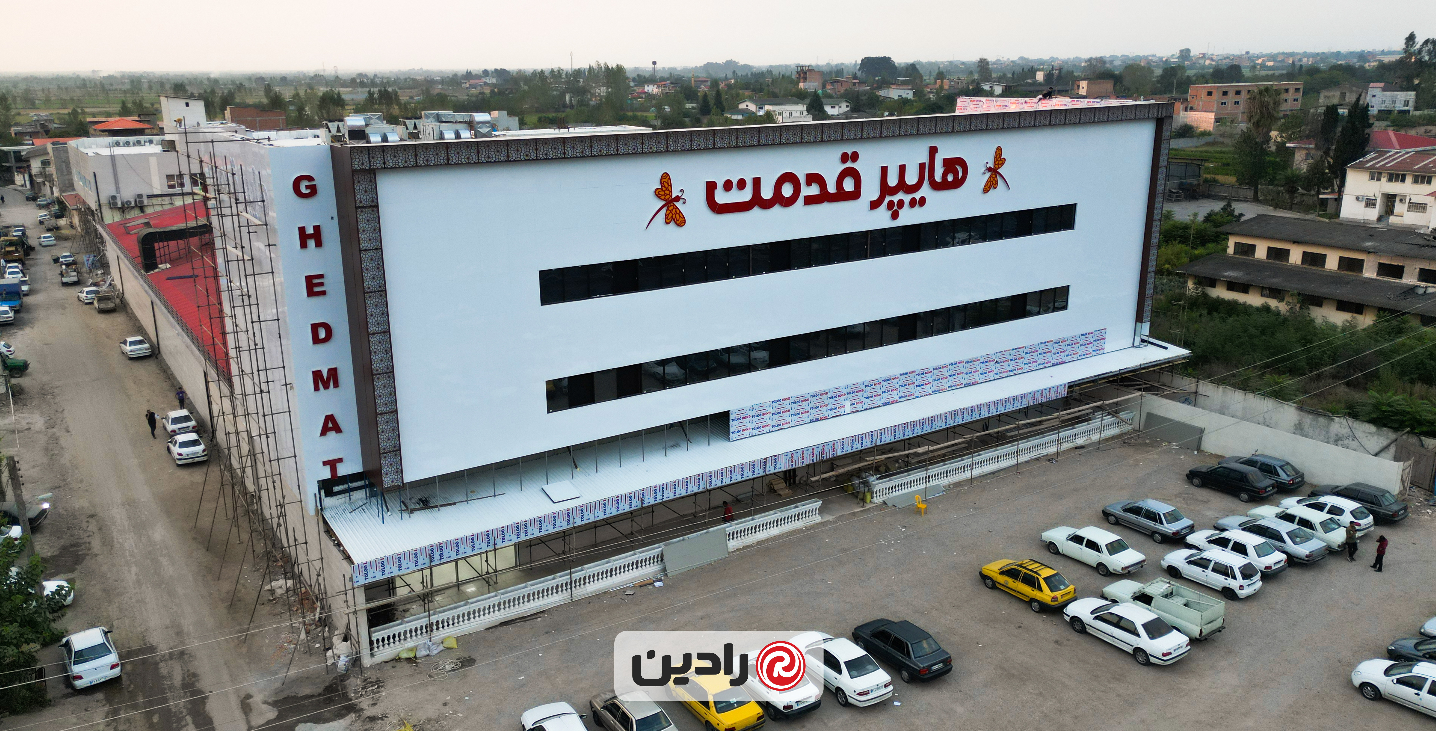 تابلو چنلیوم برای سردر مغازه؛ قیمت، مزایا و نکات سفارش (راهنمای خرید)